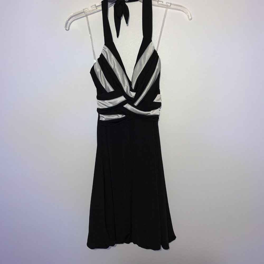NWT Teeze Me Halter Dress V-Neck Dillards Size Medium $69